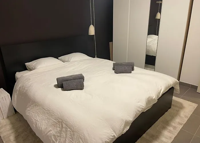 Beautiful 3 Bedroom Garden-Appartment Near Knokke-Strand Beach Bar