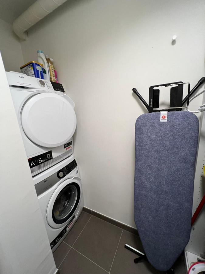 Beautiful 3 Bedroom Garden-appartment Near Knokke-strand Bar Apartment